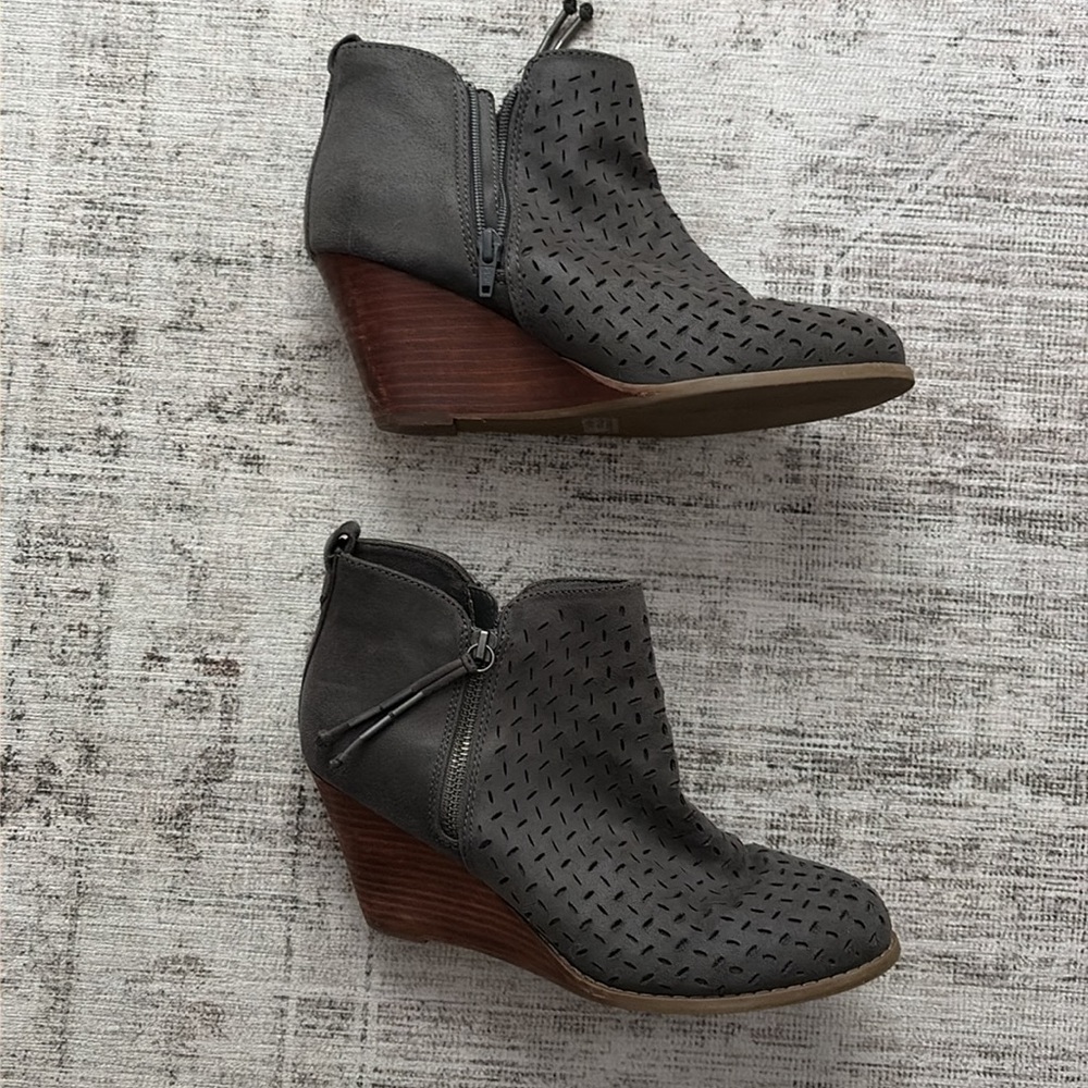 Report < booties - Picture 2 of 5